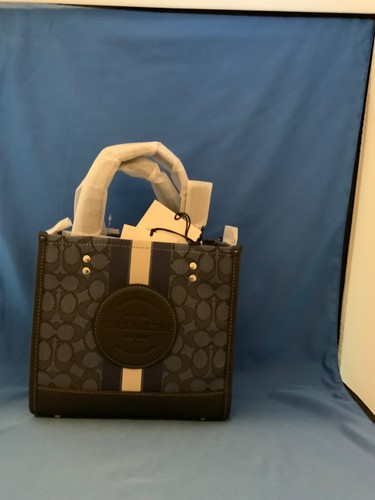 Bolso de mano Coach Dempsey con rayas y parche Coach en jacquard - Nuevo con etiquetas - C8417 - Imagen 8 de 8