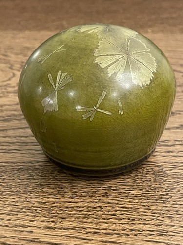 Vintage Clay Hand Painted Paper Weight Signed On The Bottom (unknown Artist) 3” - Bild 2 von 6