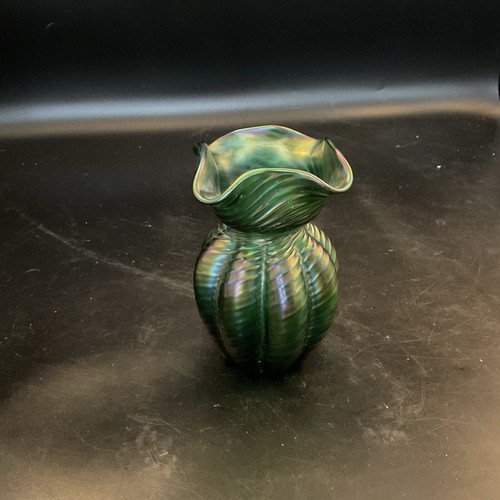 vaso in vetro artistico kralik verde iridescente a costine 4 3/4 in epoca Art Nouveau ceca - Foto 12 di 12
