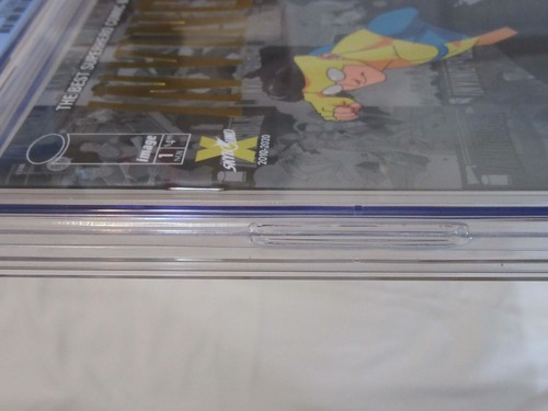 Cómics bóveda en vivo de oro amarillo invencible grado 9,8 universal grado 9,8 - Imagen 9 de 12