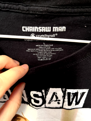 Chainsaw Man T-Shirt - Anime - Size Large -Black - Crunchyroll - Picture 2 of 3
