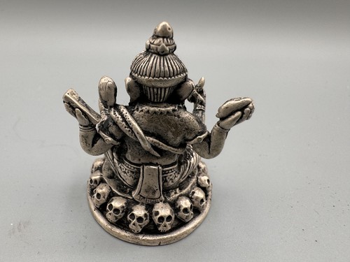 Vierarmiger Ganesha auf Totenköpfen mit Attributen Tibet Bronze versilbert 54mm - Bild 2 von 4