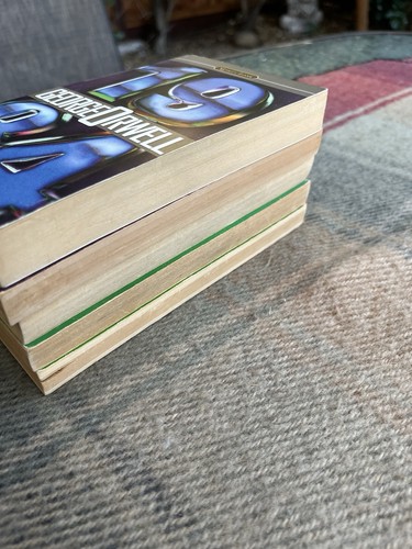 GEORGE ORWELL 1984 (1983 Signet Paperback) book lot. - Picture 9 of 9