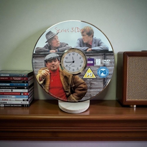 Only Fools And Horses Neuheit Desktop DVD Uhr mit festem Goldeinsatz Serie 1 - Bild 22 von 51