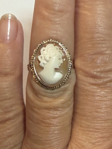 Antique Hand-Carved Cameo 14K Yellow Gold Ring