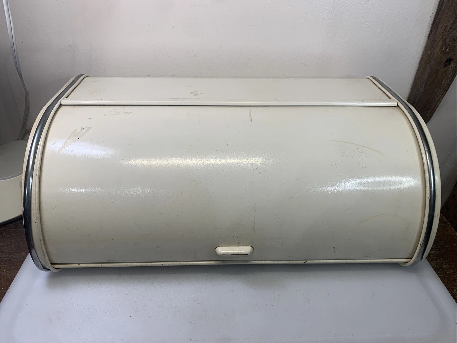 VTG Brabantia Roll Top Metal Bread Box Made in Holland 17.5”W X 6.75”H X 10.25”D
Opens in a new wind