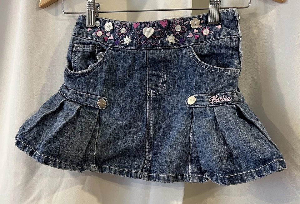 Falda vaquera bordada Barbie para niñas - Usada en excelente estado - Talla 7 Foto 2 de 4
