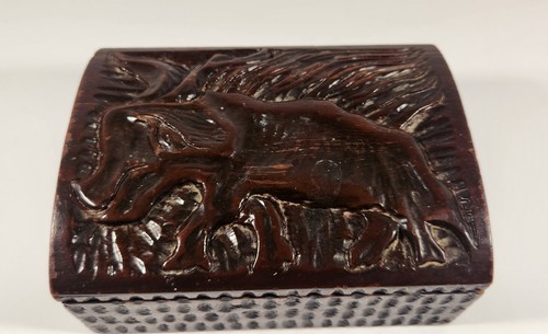 RARE VINTAGE SMALL WOOD CHEST TRUNK TRINKET BOX WITH PIG HAND CARVED - Picture 3 of 16