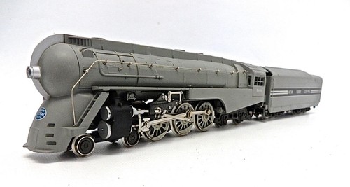 HO Rivarossi 4-6-4 New York Central Dreyfuss Streamlined Loco & Tender 5446 - Picture 4 of 10