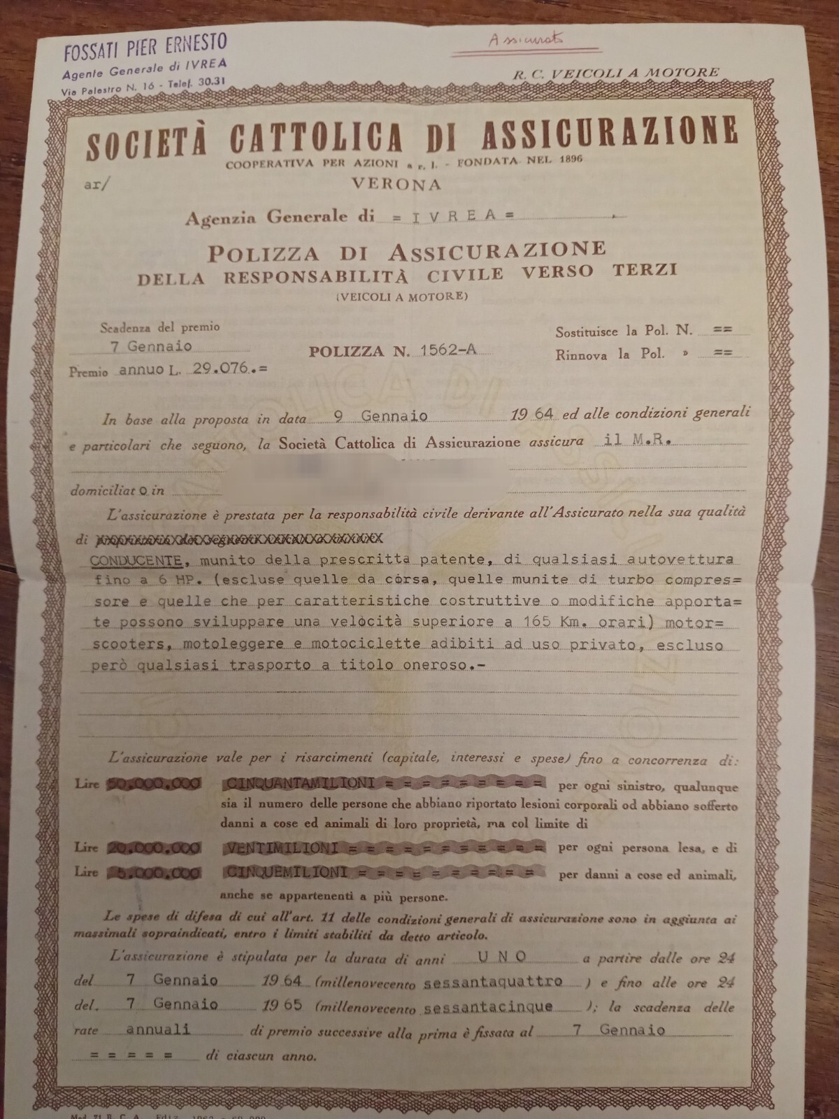 Foto 1 di 4