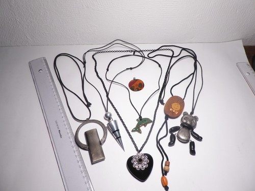 Konvolut Schmuck Anhänger an Bändern Symbole Herz Panda Delphin Metall Holz 160g - Bild 16 von 16