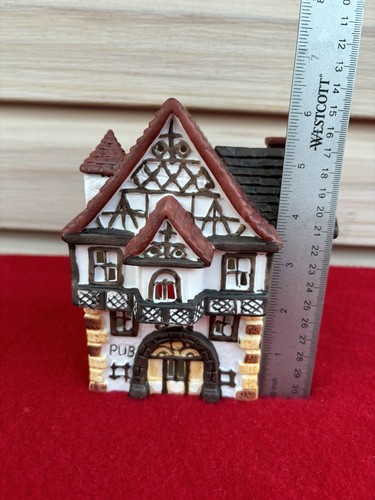 Yuletide Country Pub 1989 Ceramic Christmas Decoration Building #511 with Light - Picture 7 of 14