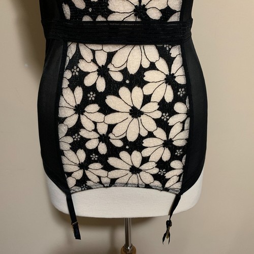 NWT Victoria's Secret Lingerie Merry Widow Corset Garter Bustier Size 36D - Picture 7 of 13