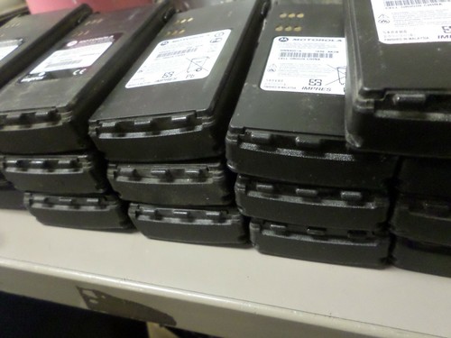 Lot of 28 Low Charge Capacity Motorola HNN4001A Batteries USED PARTS OR REPAIR - Picture 5 of 6