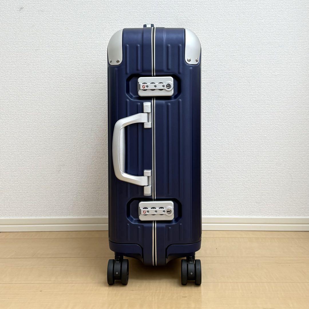 Authentic Rimowa Hybrid Cabin 32L Matte Blue Suitcase 55cm Authentic Rimowa Hybrid Cabin 32L Matte Blue Suitcase 55cm