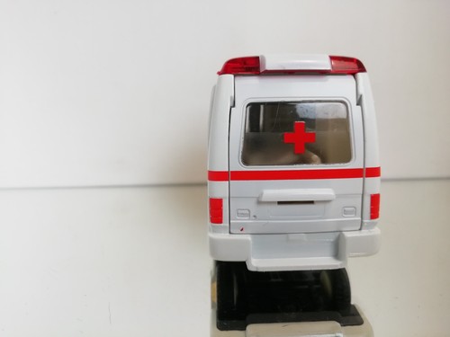 MTECH 1:43 Isuzu Supermedic Ambulance Made in Japan Excellent Plus - Imagen 7 de 9