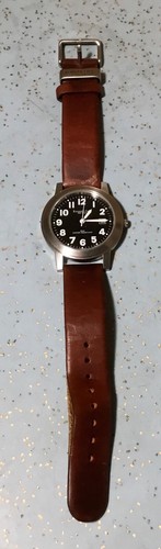 KENNETH COLE KCC1018-UNISEX LARGE NUMBERS DATE SILVERTONE WATCH WRIST TO 7-1/2" - Picture 2 of 17