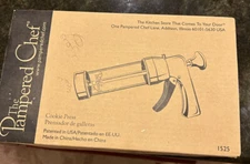 Pampered Chef 1525 Cookie Press with 16 Discs - White