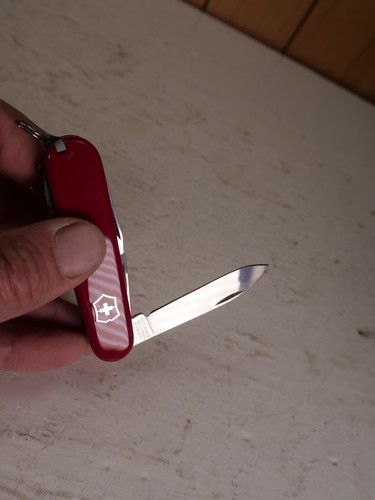 VICTORINOX SPORTSMAN RED LARGE 53132 SWISS ARMY KNIFE 13 FUNCTIONS, NEW IN BOX - Picture 5 of 7
