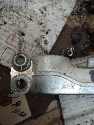 1984 Yamaha YZ125K  triple tree with both bearing, and top nut R - Picture 5 of 10