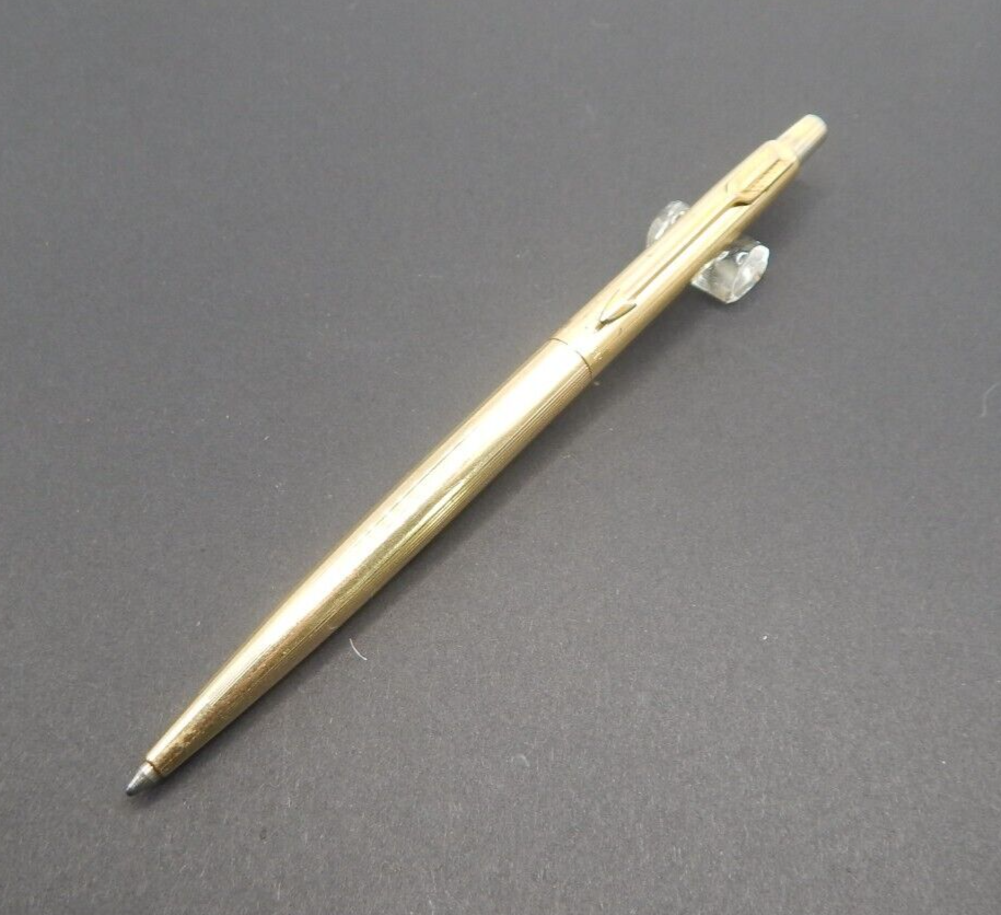 トップス BEEDEN LOGO PIGMENT BASIC PARKER BEEDEN（ビーデン）の「LOGO PIGMENT BASIC PARKER（パーカー