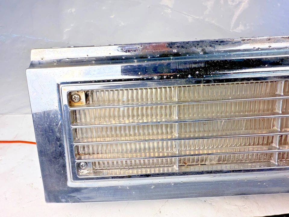 1965 CADILLAC DEVILLE LUZ DE ESTACIONAMENTO DIANTEIRA LATERAL DO MOTORISTA COM GRADE GM 5956355 B16-1 - Imagem 4 de 4