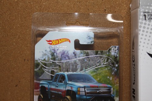 Hot Wheels NFTG Garage Series 4 Premium Chevy Silverado Off Road - Picture 6 of 7