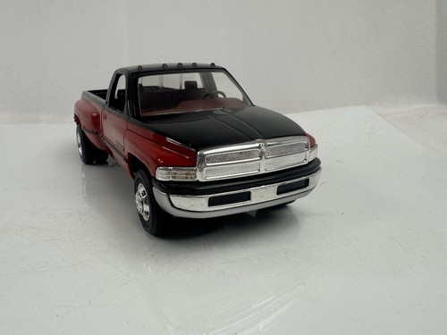 AMT 1995 Dodge RAM 3500 DOBLE 1/25 (8046) Promo plástico modelo rojo/negro - Imagen 12 de 15