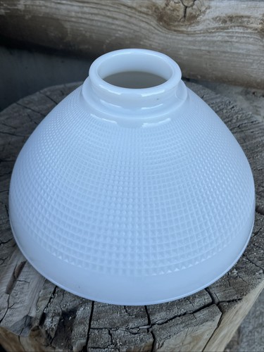 "Pantalla de lámpara de vidrio de leche blanca con patrón de gofres de 10"" vintage marcada Corning No. 824160 - Imagen 5 de 8