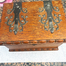 Holztruhe mit Deckel & Metallbeschlägen, rechteckig, braun/schwarz 28x20x13