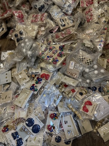 Riesiges riesiges Vintage bis jetzt Modeschmuck Mega Konvolut 22 Pfund Mode Ohrringe