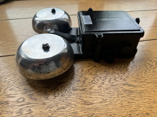 Vintage cast metal/iron fire or burglar alarm - polished bells - Picture 5 of 13
