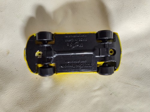 Maisto 2001 Opel Speedster Convertible Yellow Die Cast 1:64 - Picture 9 of 9