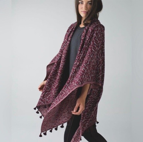 NEW LULULEMON Sun to Moon Scarf Wrap Burgundy With Tassles 100% Cotton - Picture 1 of 7
