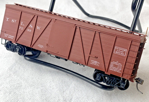 Accurail 1166 HO 36 ’ Fowler Boxcar TSTL&W Clover Leaf Route Assembled Kit