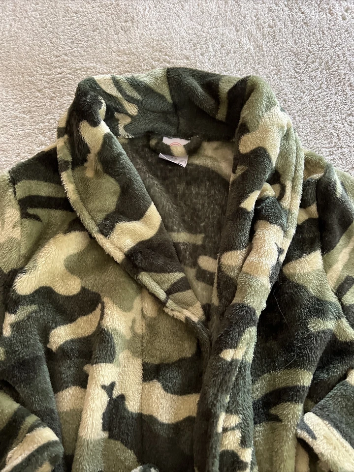 Wonder Nation Boys Black Green Camouflage Fleece Long Sleeve Robe Medium 8 - Image 3 of 4
