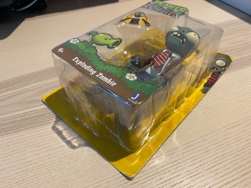 Plants vs Zombies Exploding Zombie 6" Action Figure RARE - In sealed box - Picture 5 of 6