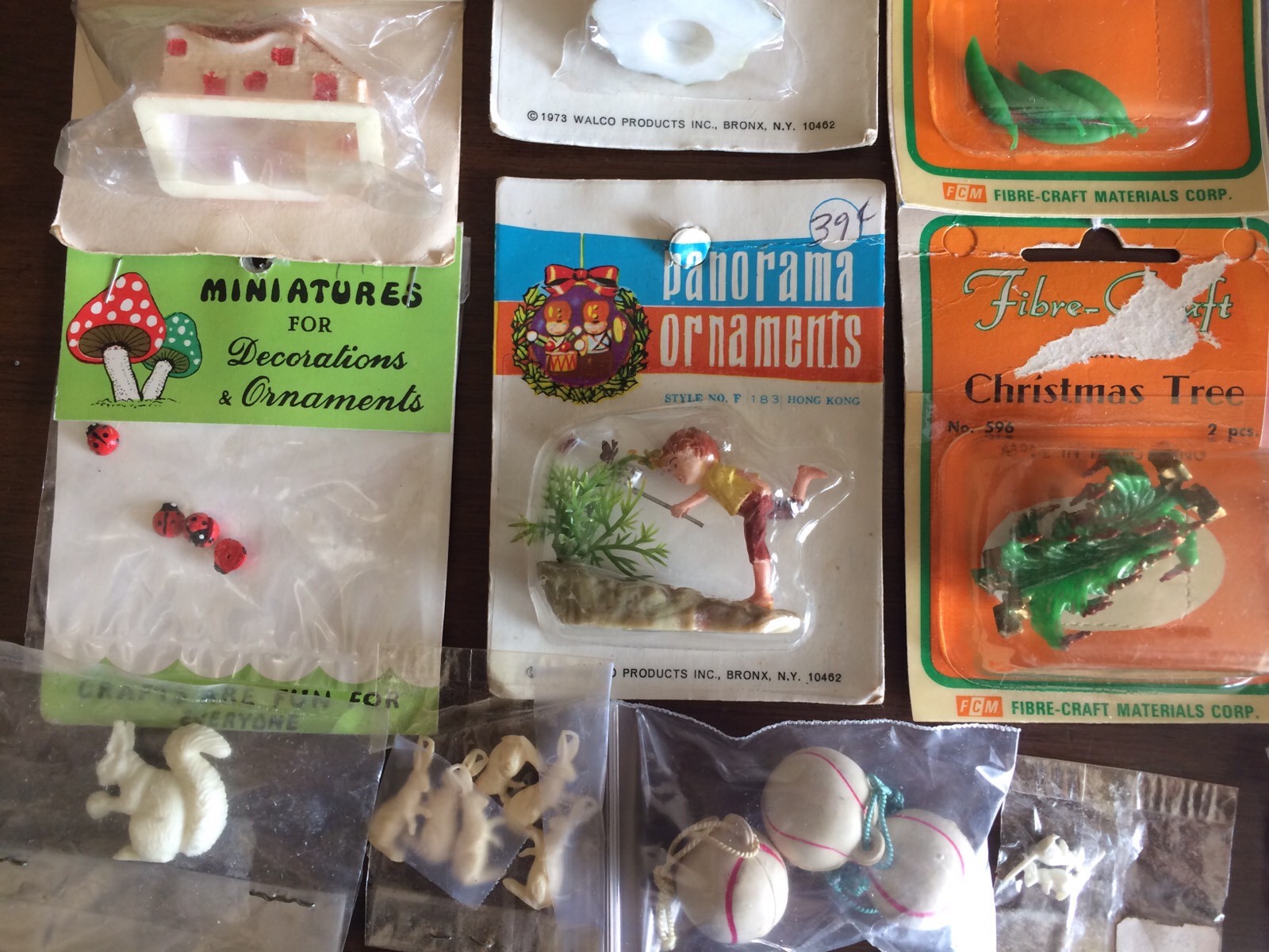 Vintage, New, Over 300 Plastic Plastic Plastic Minatures cd0182 Vintage, New, Over 300 Plastic Plastic Plastic Minatures cd0182