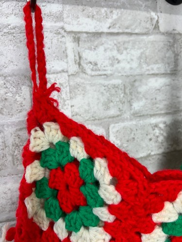 Vintage GRANNY SQUARE Weihnachtsstrümpfe gehäkelt Urlaub rot weiß grün Paar - Bild 6 von 8