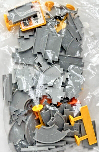Driven by Battat 2 in 1 Transformation Repairs, Racing, Stunts and More ages 3+ - Picture 3 of 6