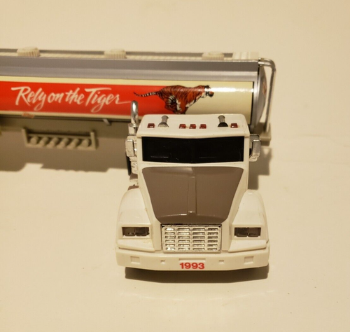 VINTAGE 1993 EXXON "RELY ON THE TIGER" TRACTOR & TRAILER - Picture 4 of 7