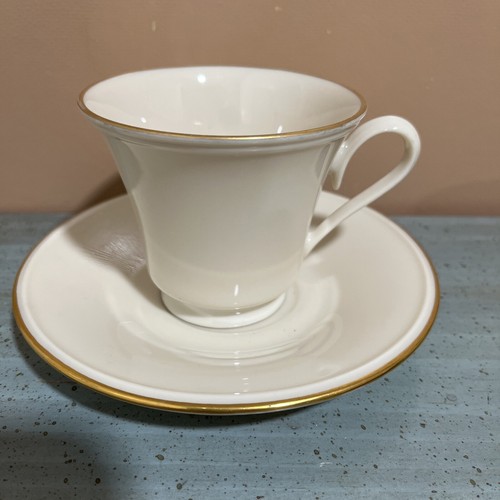 Lenox China 5 Cups - 6 Saucers ivory With 24kt Gold Trim SPECIAL made In USA - Picture 2 of 7
