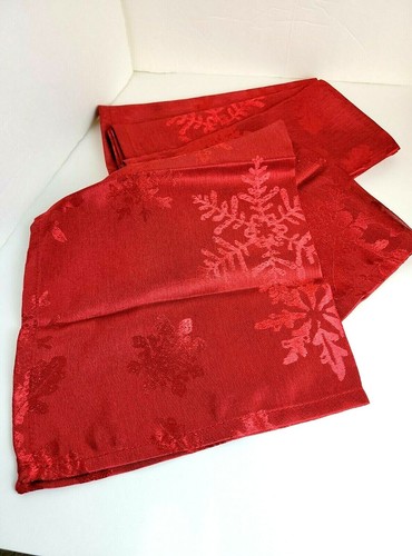 Four (4) THRESHOLD™ Jacquard Red 100% Polyester CLOTH NAPKINS from Target - NEW - Picture 3 of 6