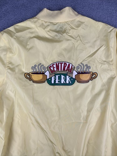 Giacca Bomber Friends TV Show MEDIA Giallo Zip-up LS Central Perk NUOVO costume - Foto 10 di 20