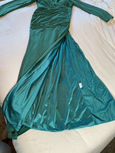 NWT YFANLYNXCI Size XL Emerald Green Long Sleeve Floor Keyhole Off Shoulder - Picture 2 of 14