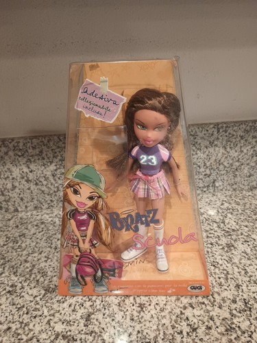 BRATZ MGA DOLL BACK TO SCHOOL YASMIN VINTAGE GIG NEW IN SEALED BOX FASHION RARA - Bild 1 von 5