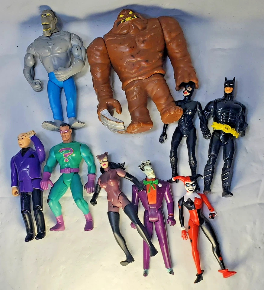 Lote de 9 figuras de acción vintage de Batman DC Comics Cat woman, Joker, Harley Quin Foto 2 de 4
