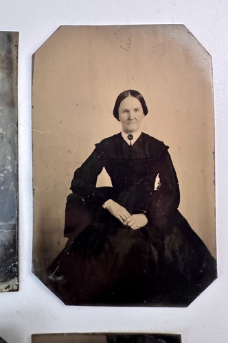 Lot of 8 Antique Tintype Photo Portraits Rare Estate Find Collectibles 3.5”x2.5” - Picture 5 of 9