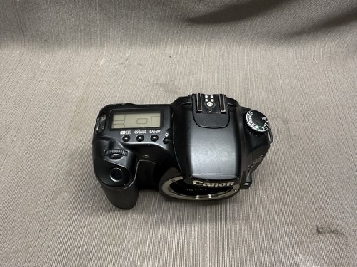 Canon EOS 30D 8.2MP Digital SLR Camera - Body Only - Picture 5 of 11