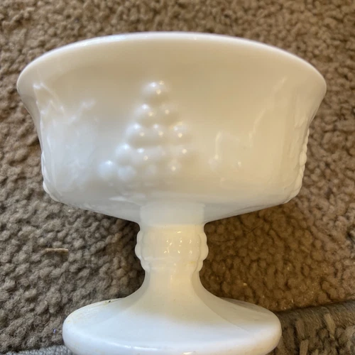 VTG INDIANA HARVEST GRAPE MILK GLASS FOOTED SHERBET/DESSERT PEDESTAL BOWL